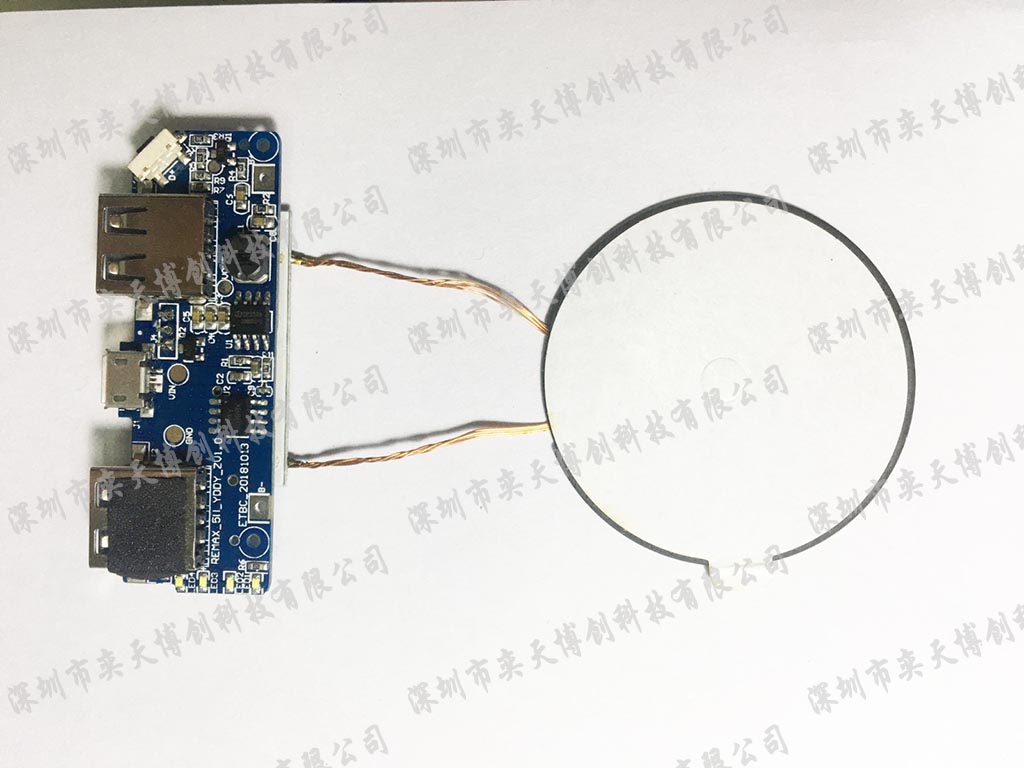 5V 2.4A + 5W無線充移動(dòng)電源.jpg